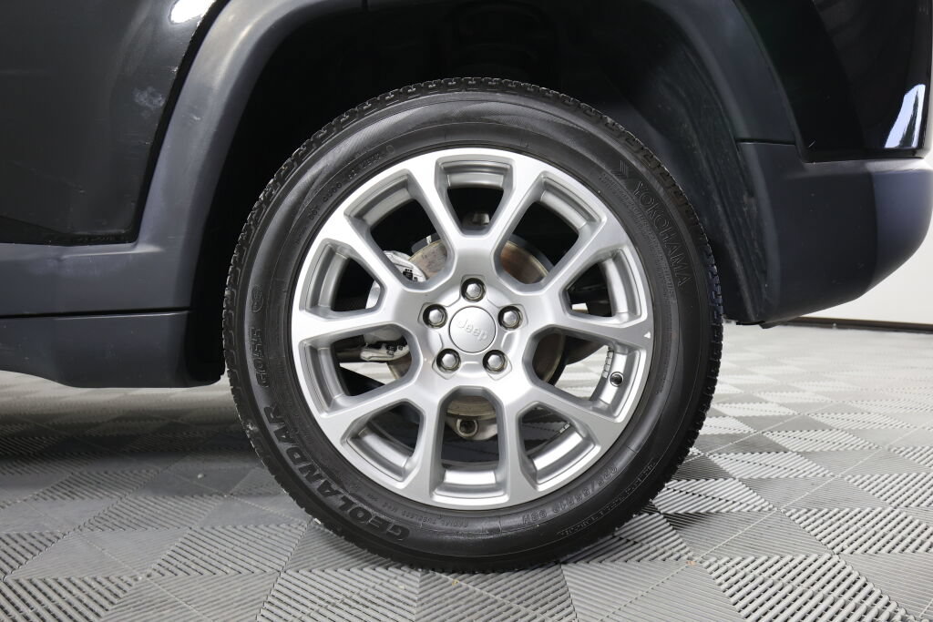 Used 2023 Jeep Compass Latitude AWD/4WD image 8