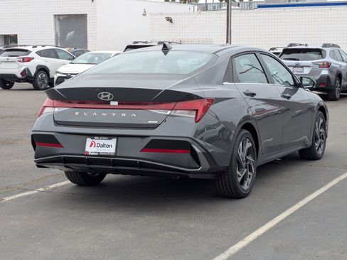 New 2025 Hyundai Elantra Limited FWD image 4