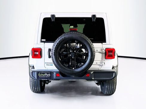 Used 2025 Jeep Wrangler Sahara image 7