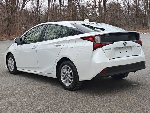 Used 2021 Toyota Prius LE image 6