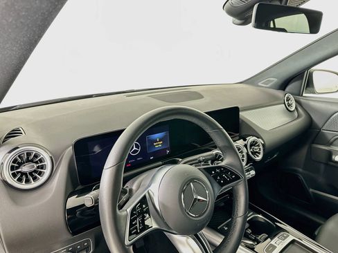 Used 2025 Mercedes-Benz GLA 250 image 10