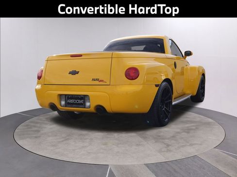 Used 2004 Chevrolet SSR w/ Preferred Equipment Group image 8