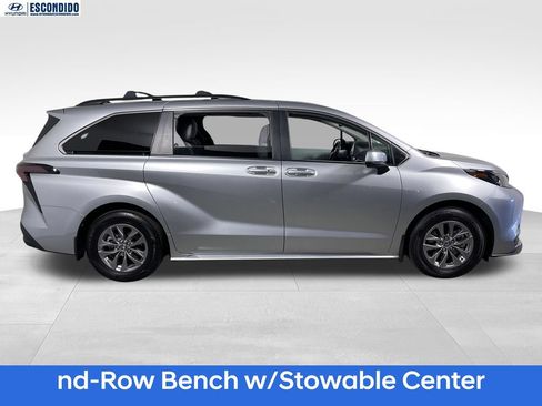 Used 2025 Toyota Sienna LE w/ LE Plus Package FWD image 6