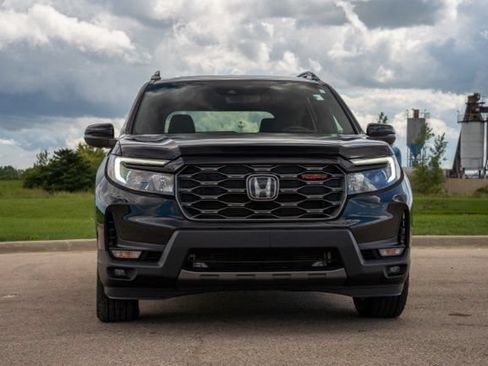 Used 2022 Honda Passport TrailSport image 2