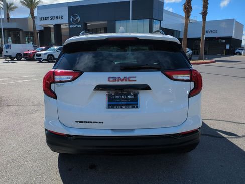 Used 2023 GMC Terrain SLE w/ Driver Convenience Package image 4