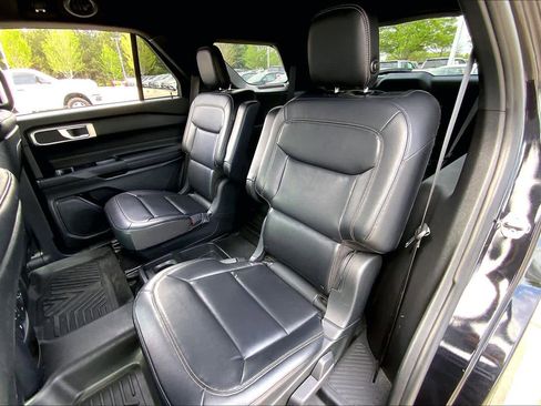 Used 2020 Ford Explorer XLT w/ Equipment Group 202A AWD/4WD image 20