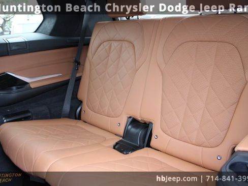 Used 2023 BMW X7 xDrive40i w/ M Sport Package image 35