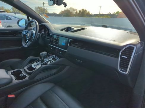 Used 2019 Porsche Cayenne S image 26