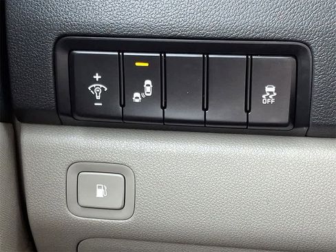 Used 2019 Kia Sedona EX image 24