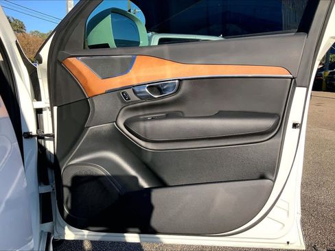 Used 2021 Volvo XC90 T6 Momentum w/ Advanced Package image 22