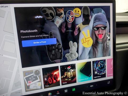 Used 2022 Tesla Model X Plaid image 28