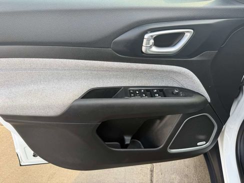 Used 2024 Jeep Compass Latitude w/ Sun and Sound Group image 10