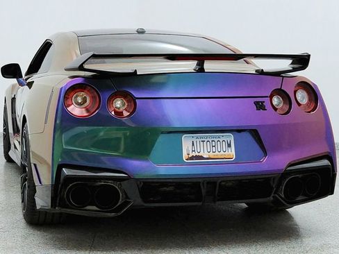 Used 2024 Nissan GT-R Premium w/ Premium Interior Package image 4