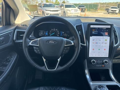 Used 2024 Ford Edge Titanium image 16