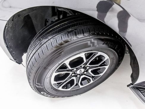 Used 2024 Ford Expedition XLT RWD image 12