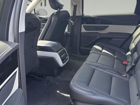 Used 2024 Lincoln Nautilus Premier image 17