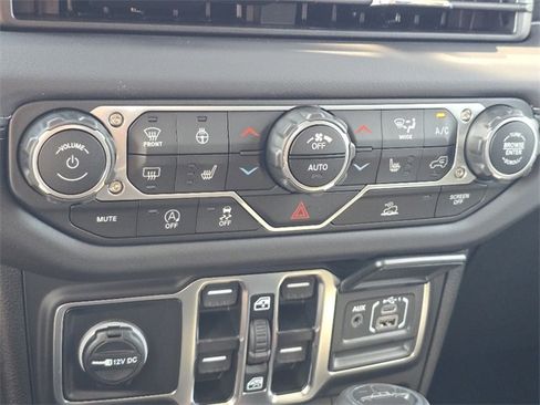 New 2025 Jeep Gladiator Sport image 11