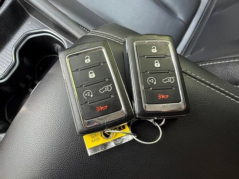 Used 2024 Jeep Grand Cherokee Limited w/ Black Appearance Package AWD/4WD image 29