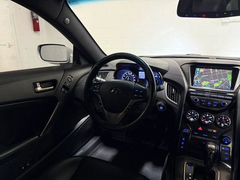 Used 2013 Hyundai Genesis 3.8 RWD image 19