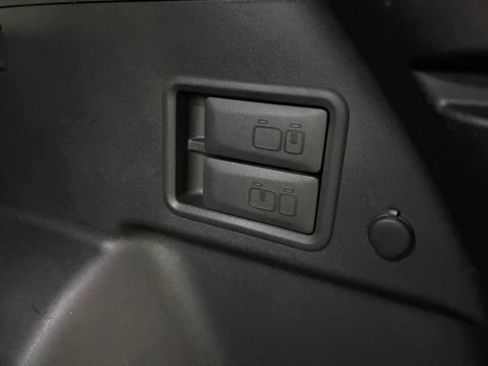 Used 2018 Chevrolet Equinox Premier AWD/4WD image 15