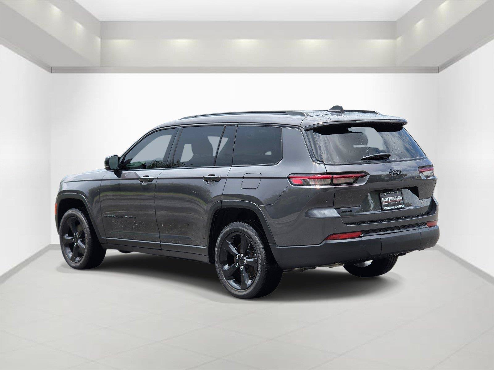 Used 2025 Jeep Grand Cherokee L Altitude AWD/4WD image 4