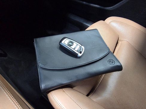 Used 2015 BMW 750Li image 28