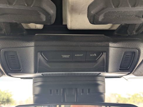 Used 2025 Jeep Wrangler Unlimited Sahara AWD/4WD image 28