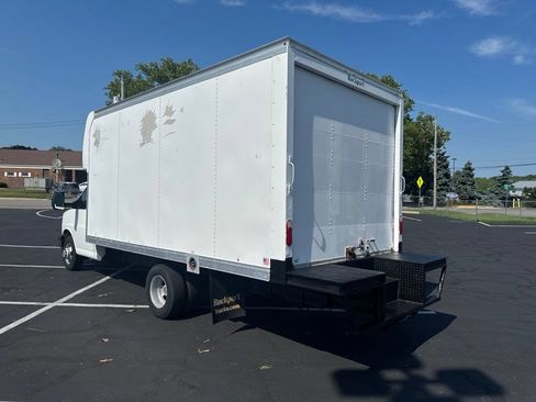 Used 2017 Chevrolet Express 3500 RWD image 5