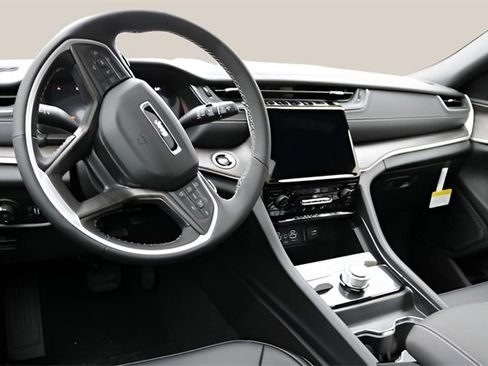 New 2025 Jeep Grand Cherokee Limited image 14