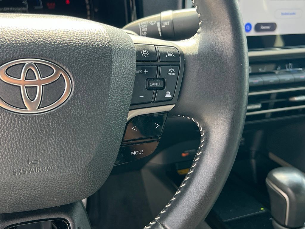 Used 2025 Toyota Camry SE FWD image 22