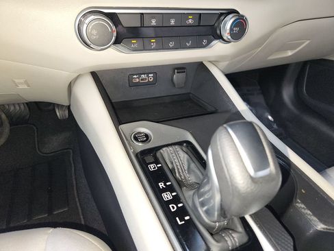 Used 2025 Nissan Altima 2.5 SV FWD image 21