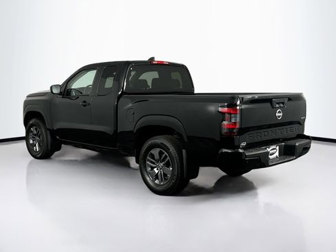 Used 2025 Nissan Frontier SV image 9