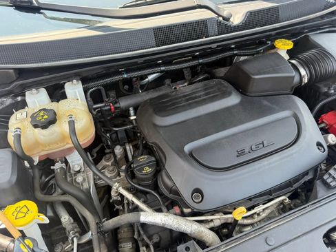 Used 2019 Chrysler Pacifica Touring-L FWD image 56