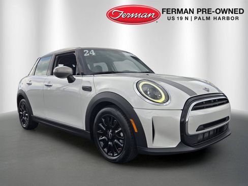 Used 2024 MINI Cooper 4-Door Hardtop FWD image 1