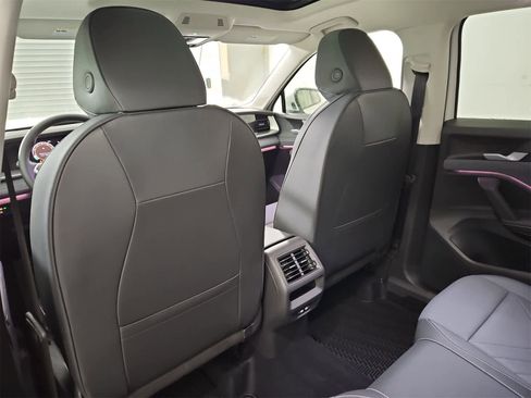 New 2026 Volkswagen Tiguan SE image 18