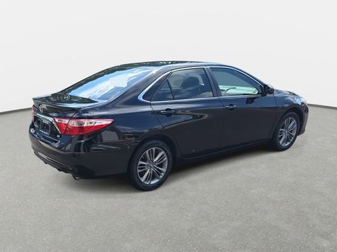 Used 2017 Toyota Camry SE image 5