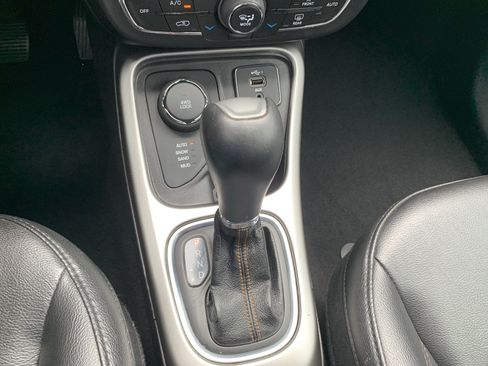 Used 2020 Jeep Compass Latitude AWD/4WD image 25