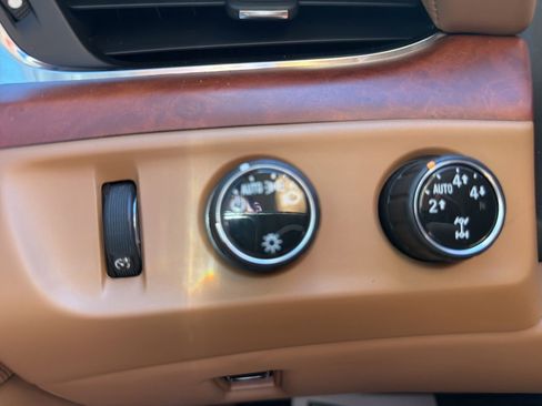 Used 2016 Cadillac Escalade Platinum AWD/4WD image 21