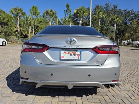 Used 2021 Toyota Camry SE image 10