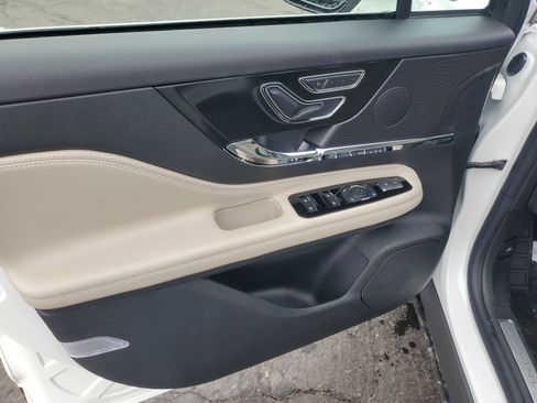 New 2026 Lincoln Corsair Premiere image 8