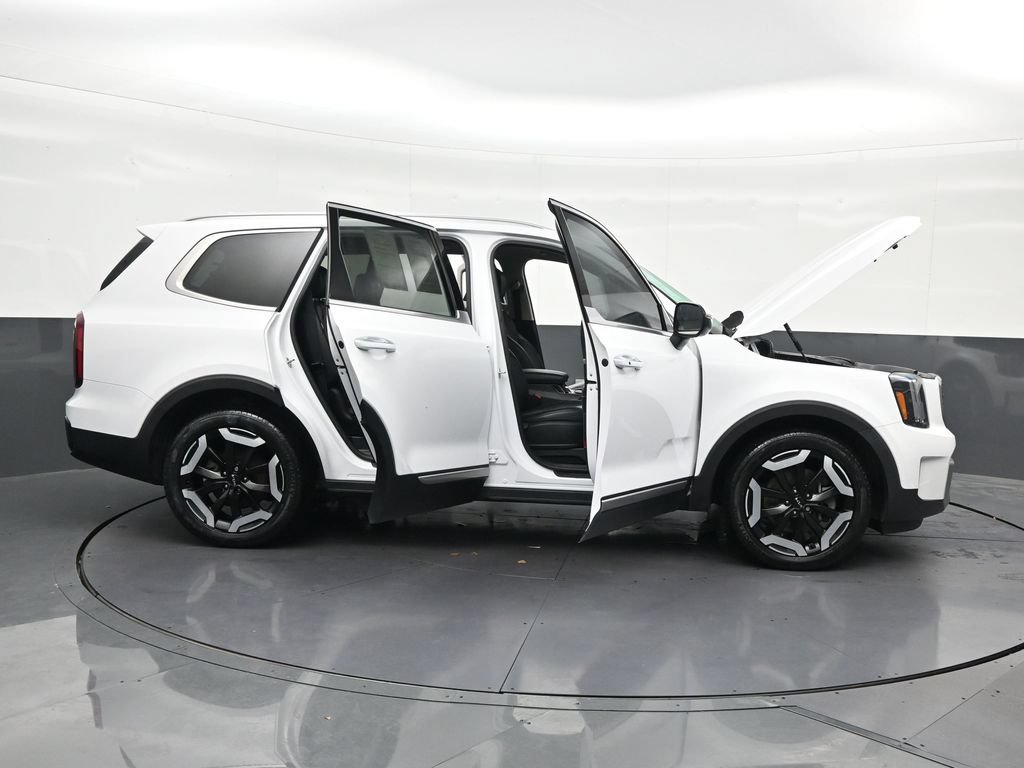 Used 2023 Kia Telluride S AWD/4WD image 32