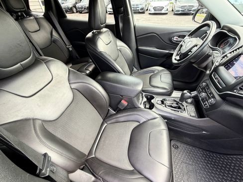 Used 2019 Jeep Cherokee Latitude Plus AWD/4WD image 43