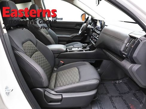 Used 2023 Nissan Pathfinder SV w/ SV Premium Package AWD/4WD image 25