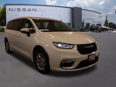 Used 2023 Chrysler Pacifica Touring-L