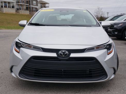 Used 2025 Toyota Corolla LE image 4