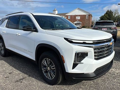 New 2026 Chevrolet Traverse LT image 3