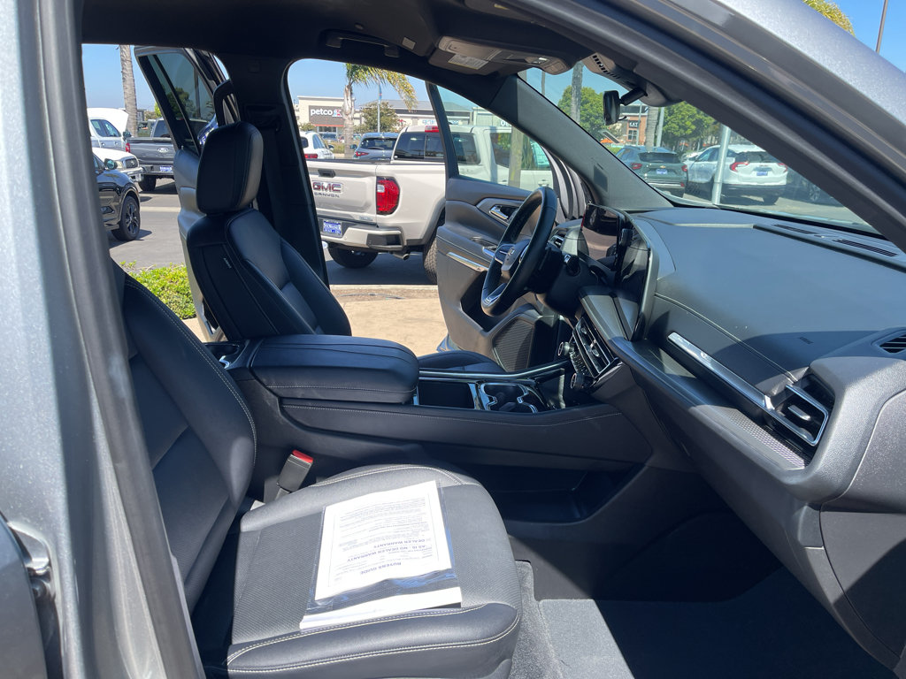 Used 2025 Chevrolet Traverse LT FWD image 5