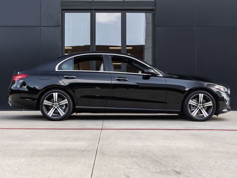 Used 2025 Mercedes-Benz C 300 Sedan image 10