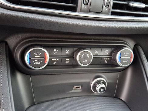 New 2025 Alfa Romeo Stelvio Sprint image 12