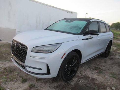 Certified 2025 Lincoln Corsair FWD w/ Equipment Group 101A image 3